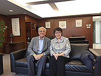 Prof. Cao Xiaofeng meets with Prof. Samuel Sun, Master of the SHHO College